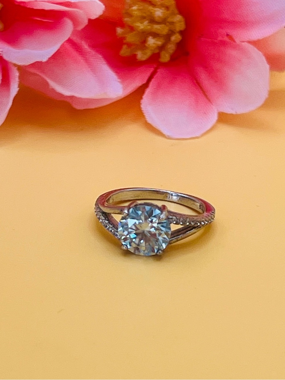 Stunning 2 CTW Round Moissanite pale Aqua Silver Ring size 4.5 NWOT